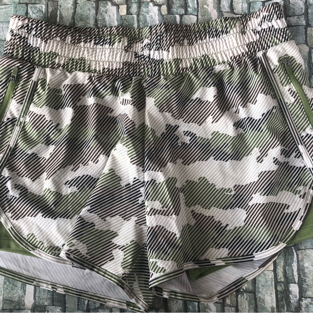 Avía Camo Print Running Shorts Sz M